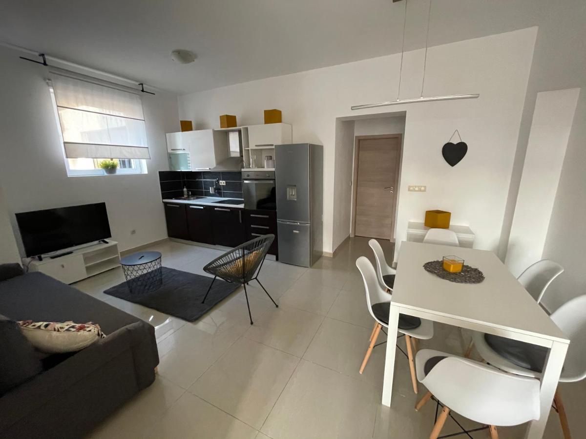 Apartments Luce トロギール エクステリア 写真